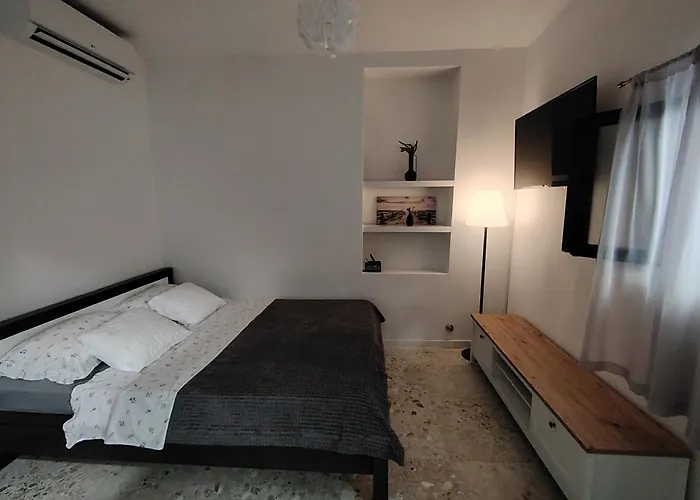 Pensionat Veli Varos *